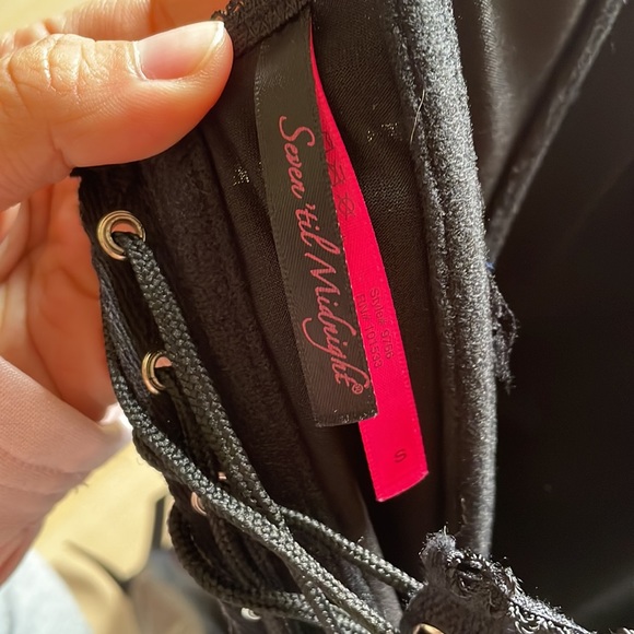 Seven ‘til midnight corset top size small - Picture 4 of 4